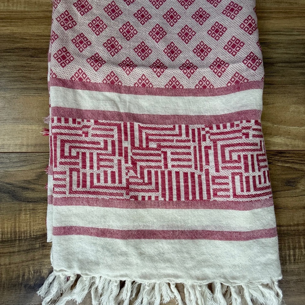 Red & White Shemagh Keffiyeh Scarf